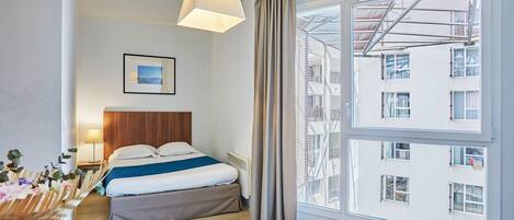 Standard Studio (2 People) | Desk, soundproofing, free cribs/infant beds, free WiFi