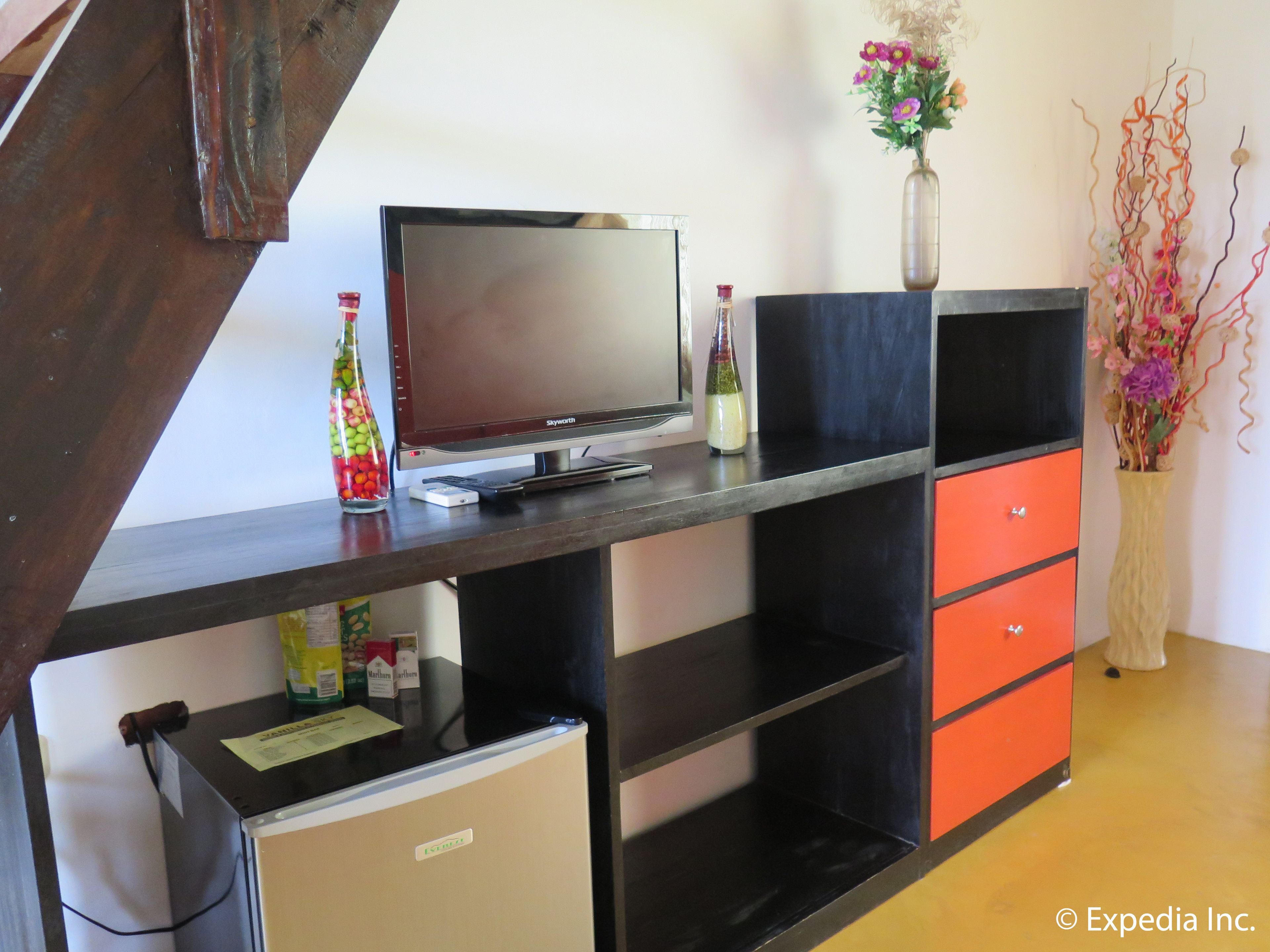 family room | 1 bedroom, egyptian cotton sheets, premium bedding, memory-foam beds