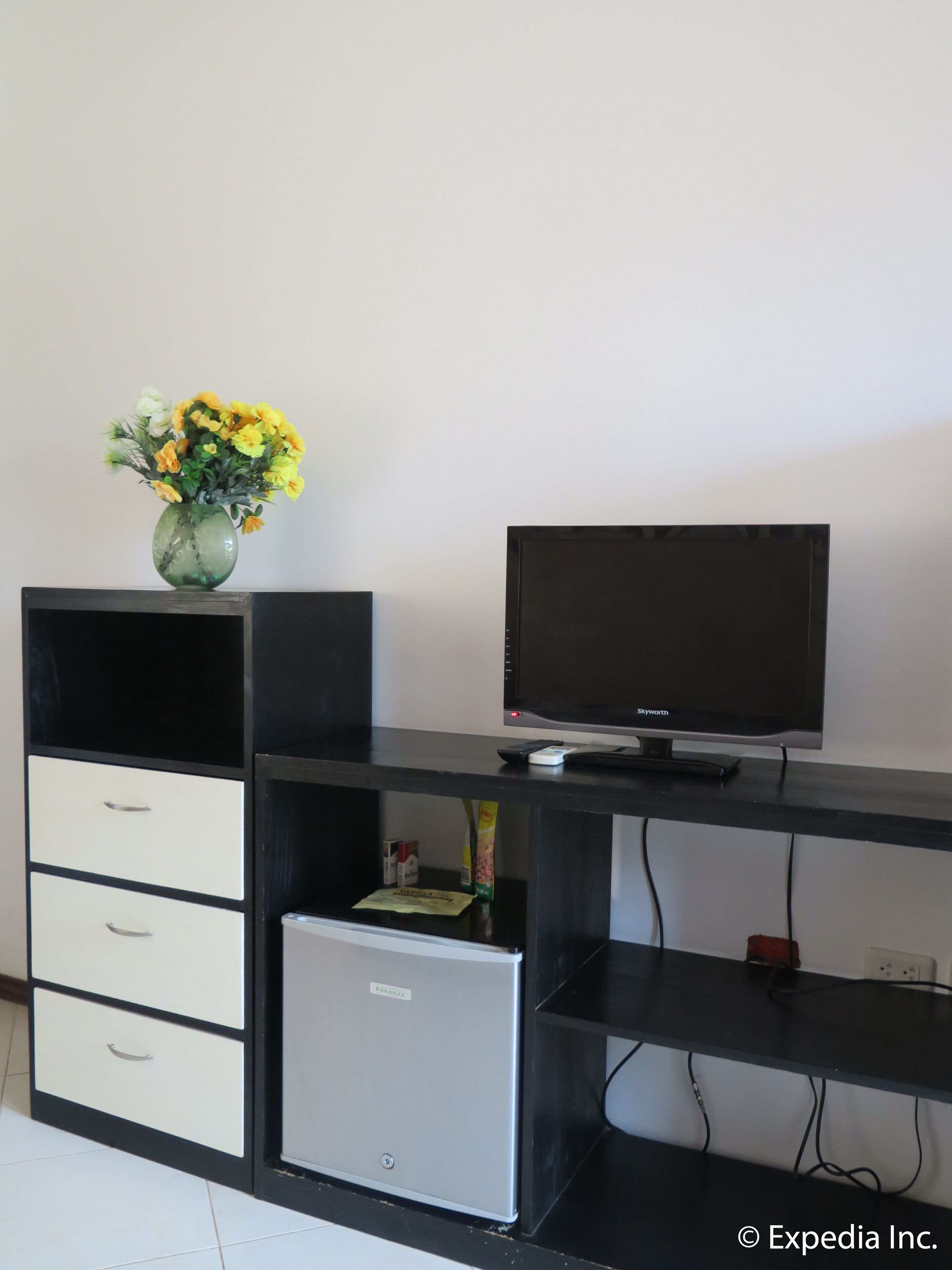 standard pool view double bed | room amenity