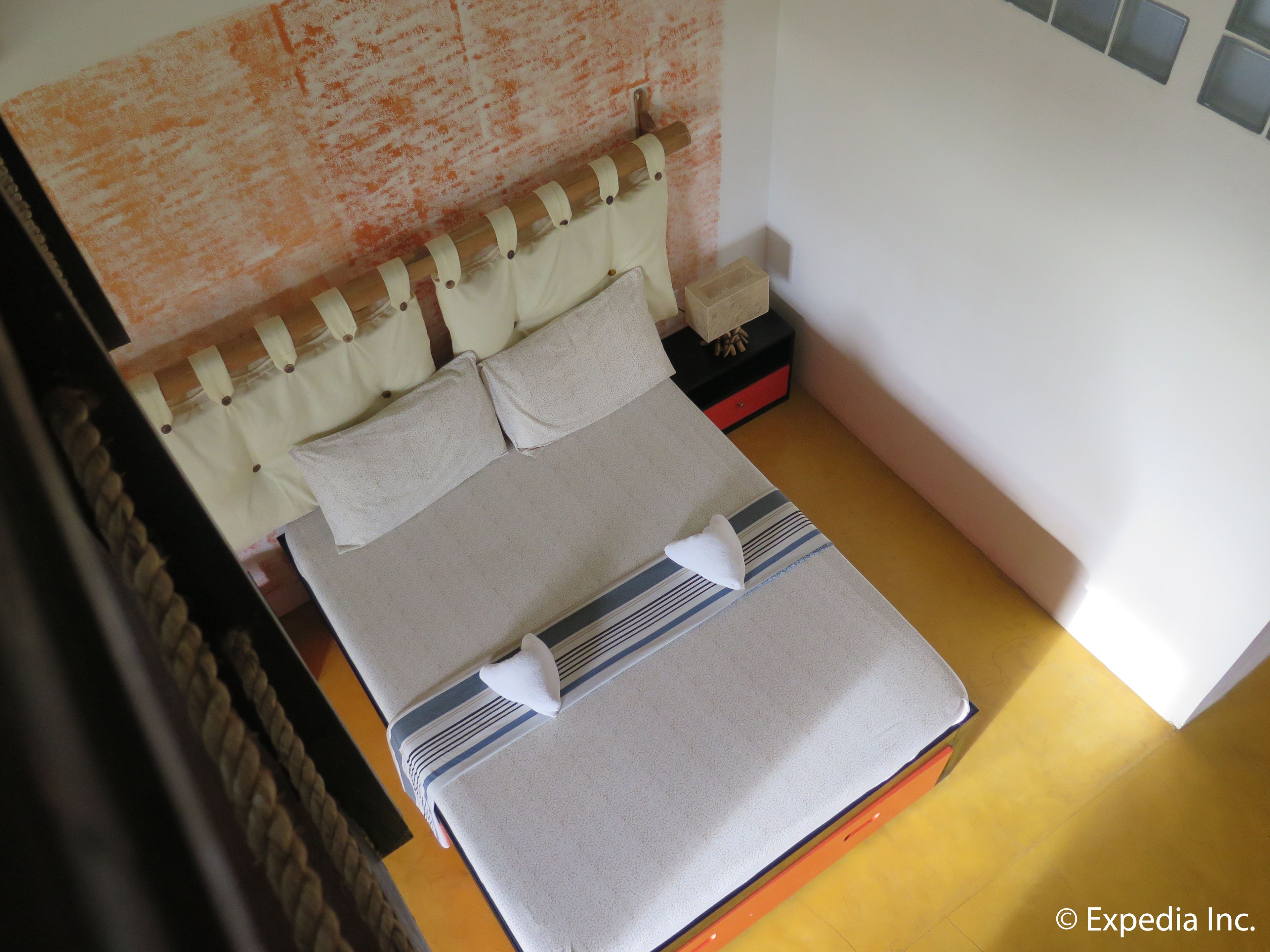 family room | 1 bedroom, egyptian cotton sheets, premium bedding, memory-foam beds