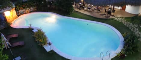 Outdoor pool, pool loungers