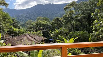 Quarto quádruplo premium | Escrivaninha, Wi-Fi de cortesia