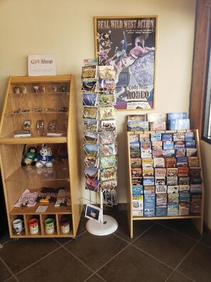 Gift shop - Cody Legacy Inn & Suites (Cody)