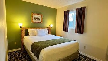 Economy Room | Individually decorated, desk, iron/ironing board, free WiFi