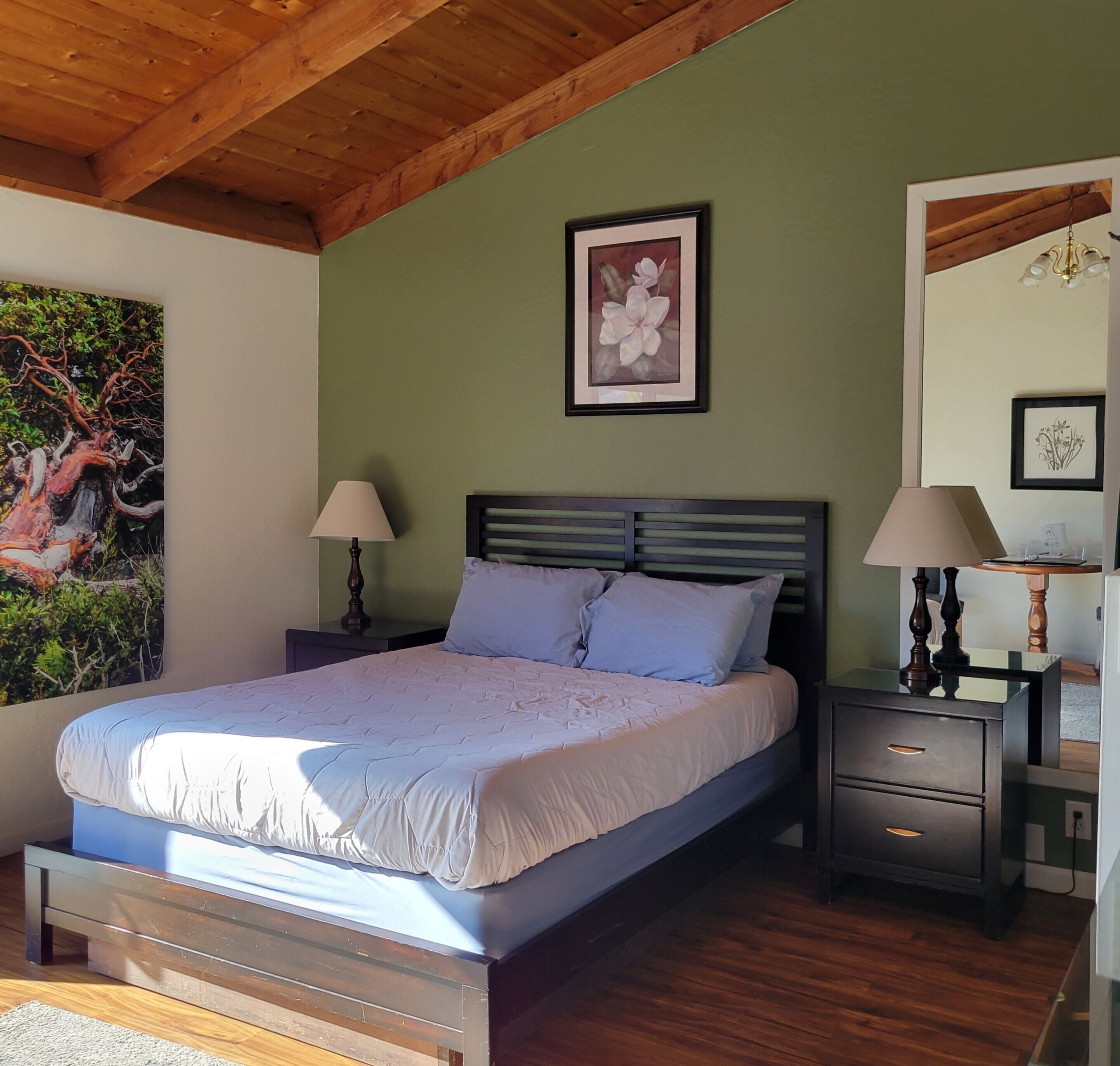 Habitación estándar, 1 cama Queen size, chimenea, vista al océano | Decoración personalizada, muebles diferentes y cortinas blackout 