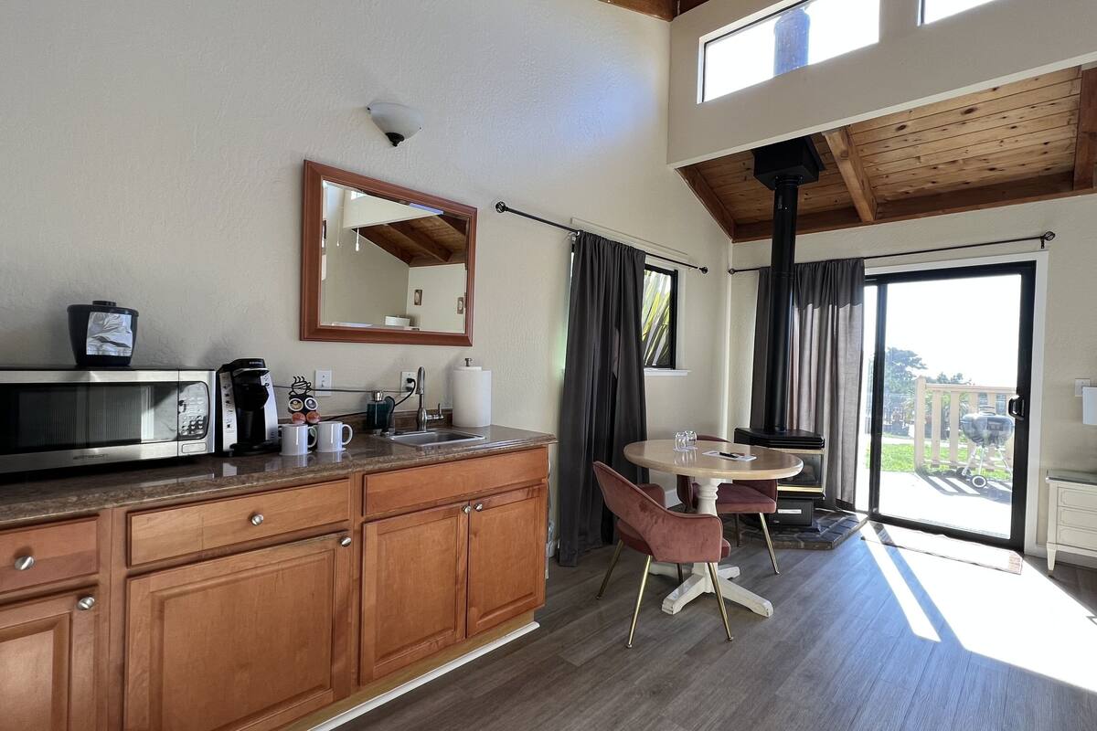 standard room, 1 king bed, fireplace | living area | flat-screen tv, dvd player