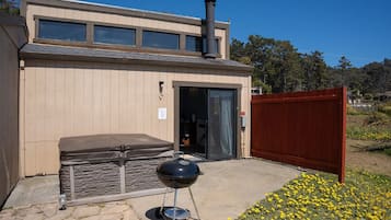 Phòng Premium, 1 giường cỡ king, bồn tắm nước nóng, quang cảnh biển | Hiên