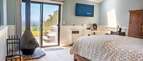 Premium Room, 1 Queen Bed, Hot Tub, Ocean View (Queen Bed, Fireplace, Private Spa)