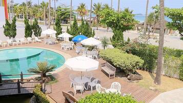Outdoor pool, open 11 AM to 8 PM, sun loungers
