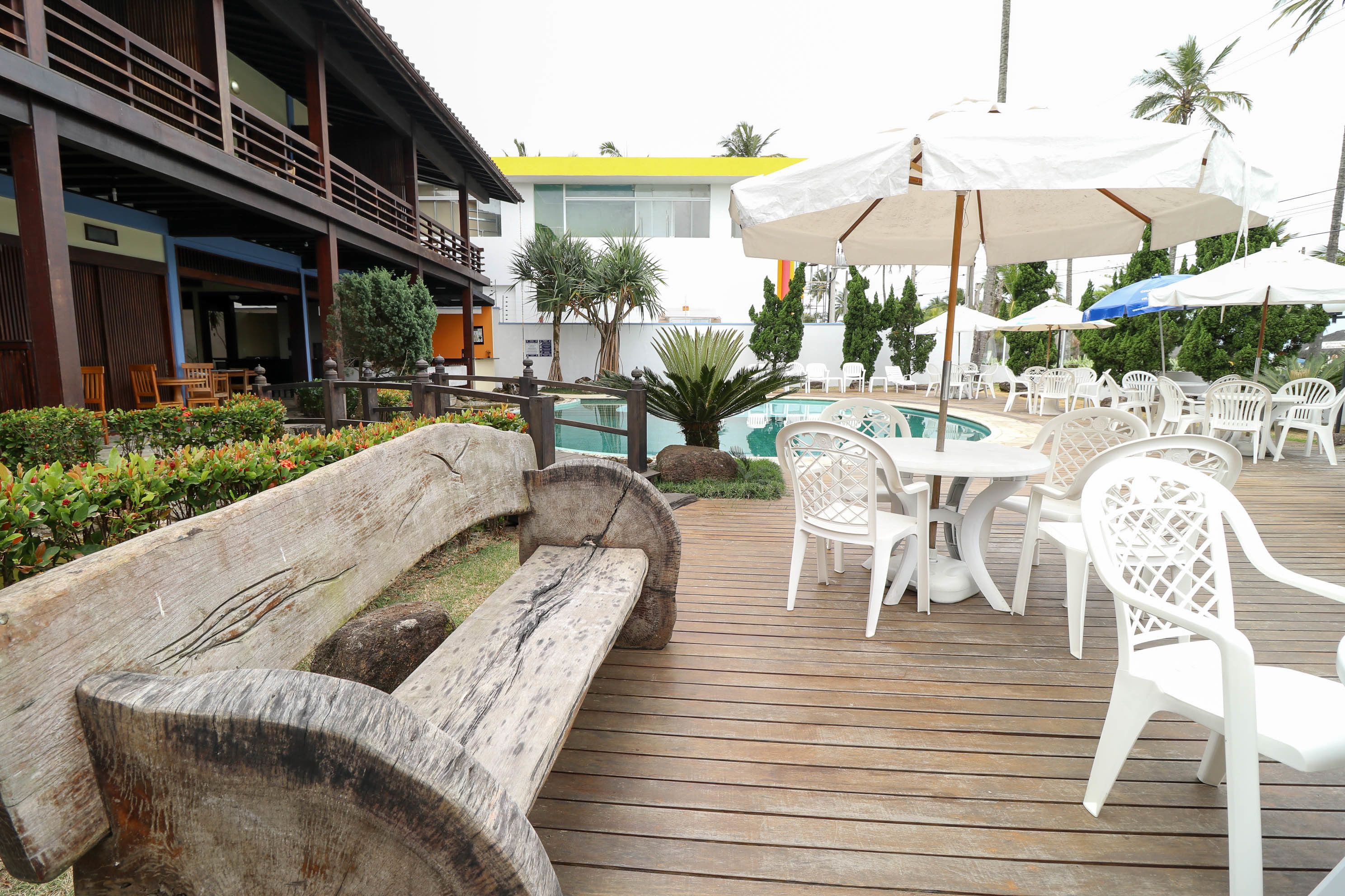 Piscina externa, funciona das 11h às 20h, espreguiçadeiras