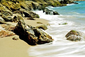 Pantai berhampiran, payung 