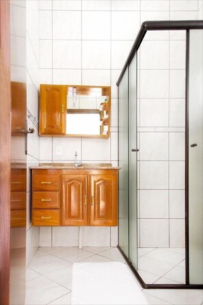Shower, free toiletries, hair dryer, towels