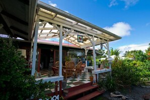 Terrace/patio - Hale Kawehi B&B Guesthouse (Hilo)