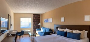 Standard Room, 1 King Bed | In-room safe, desk, soundproofing, iron/ironing board - Rio Vista Inn (Tampico)