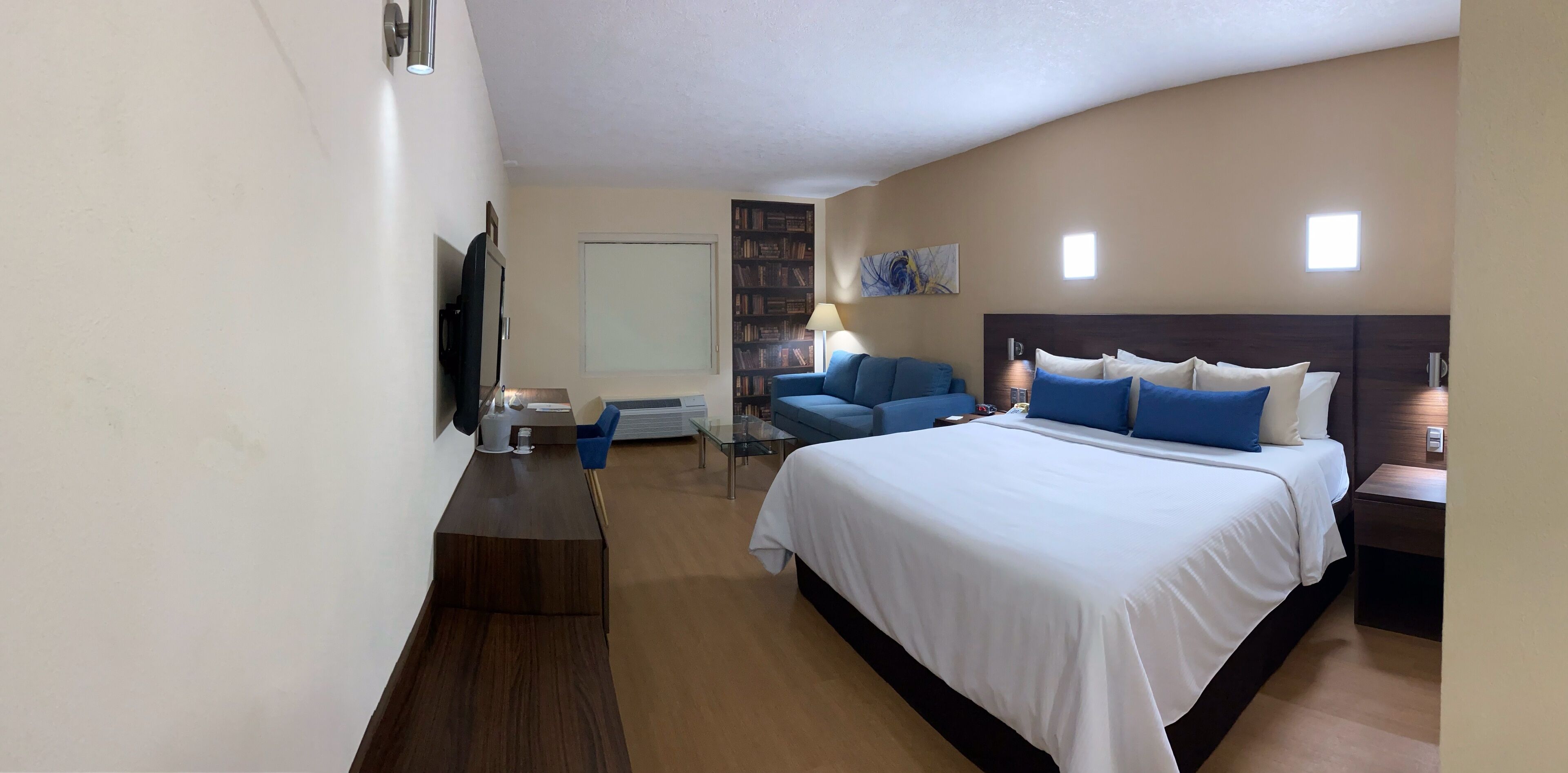 standard room, 1 king bed | in-room safe, desk, soundproofing, iron/ironing board