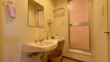 Combined shower/tub, deep soaking tub, free toiletries, hair dryer