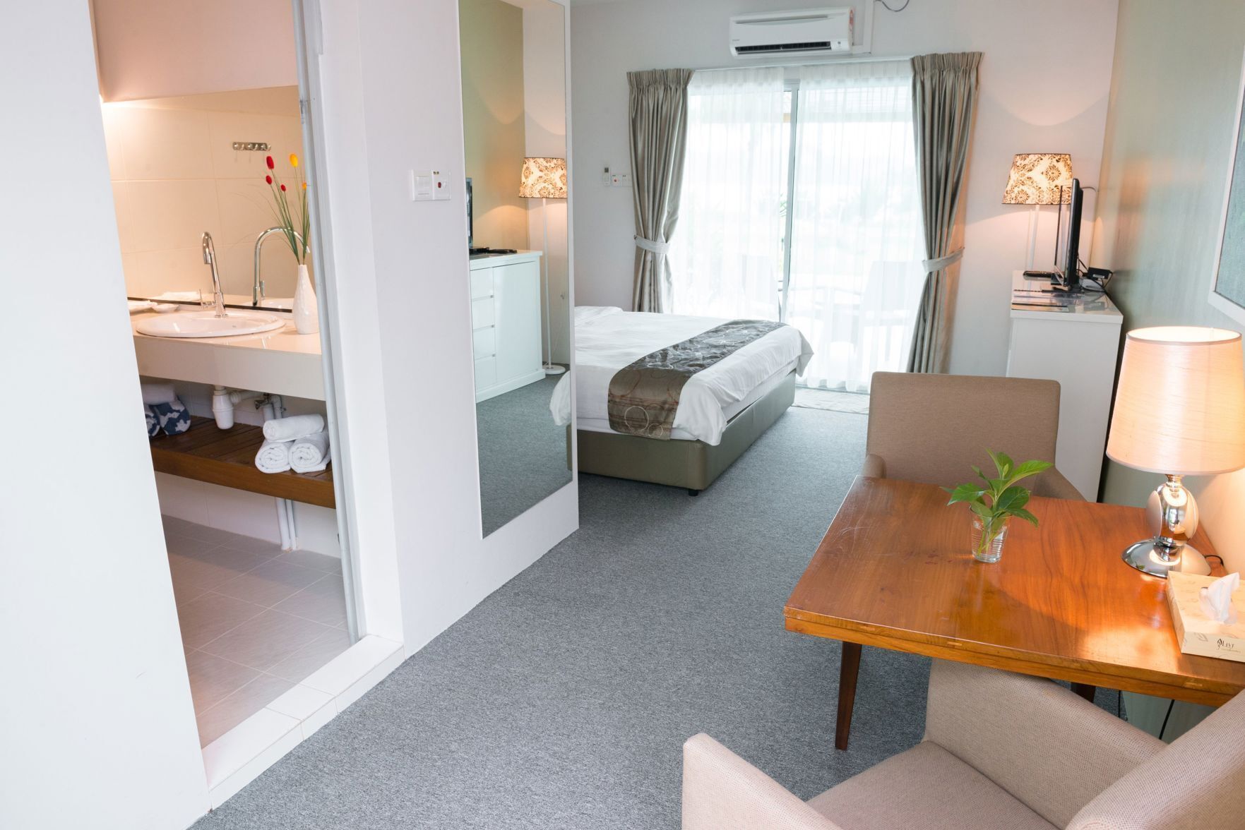 1 bedroom, minibar, in-room safe, individually decorated