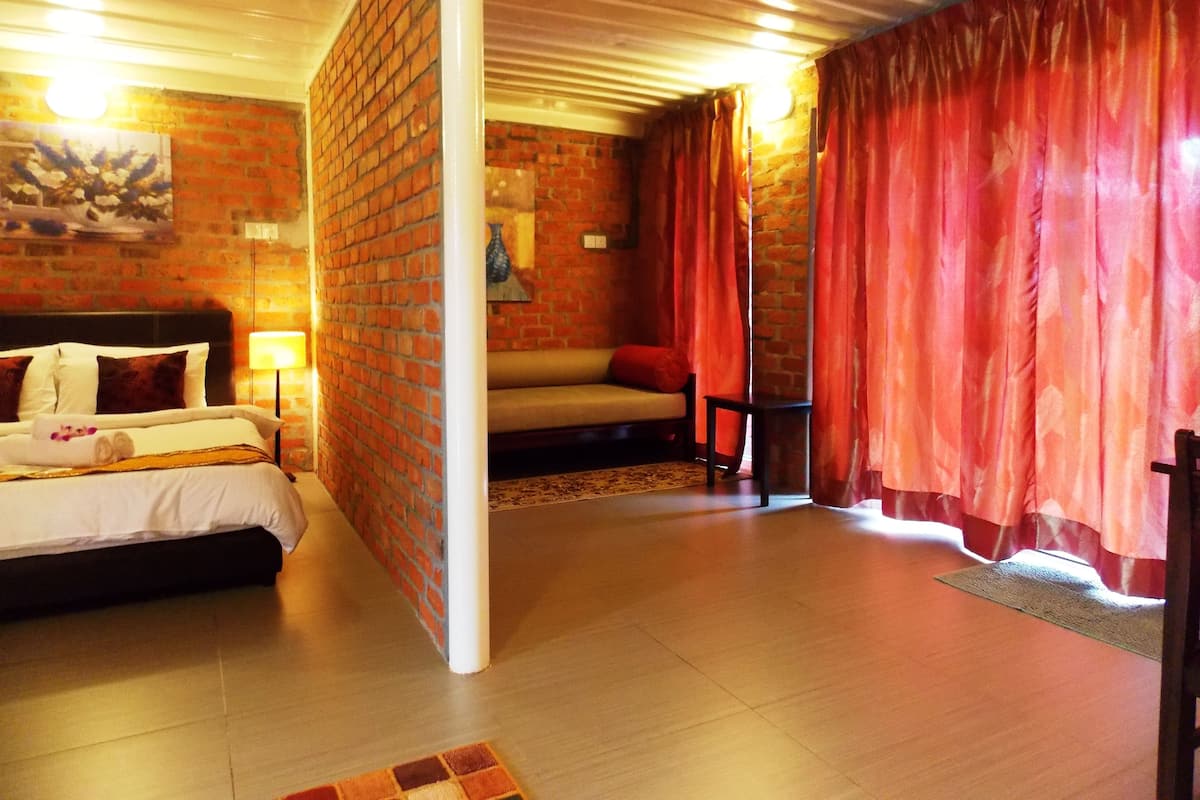 Deluxe Room (C 5)