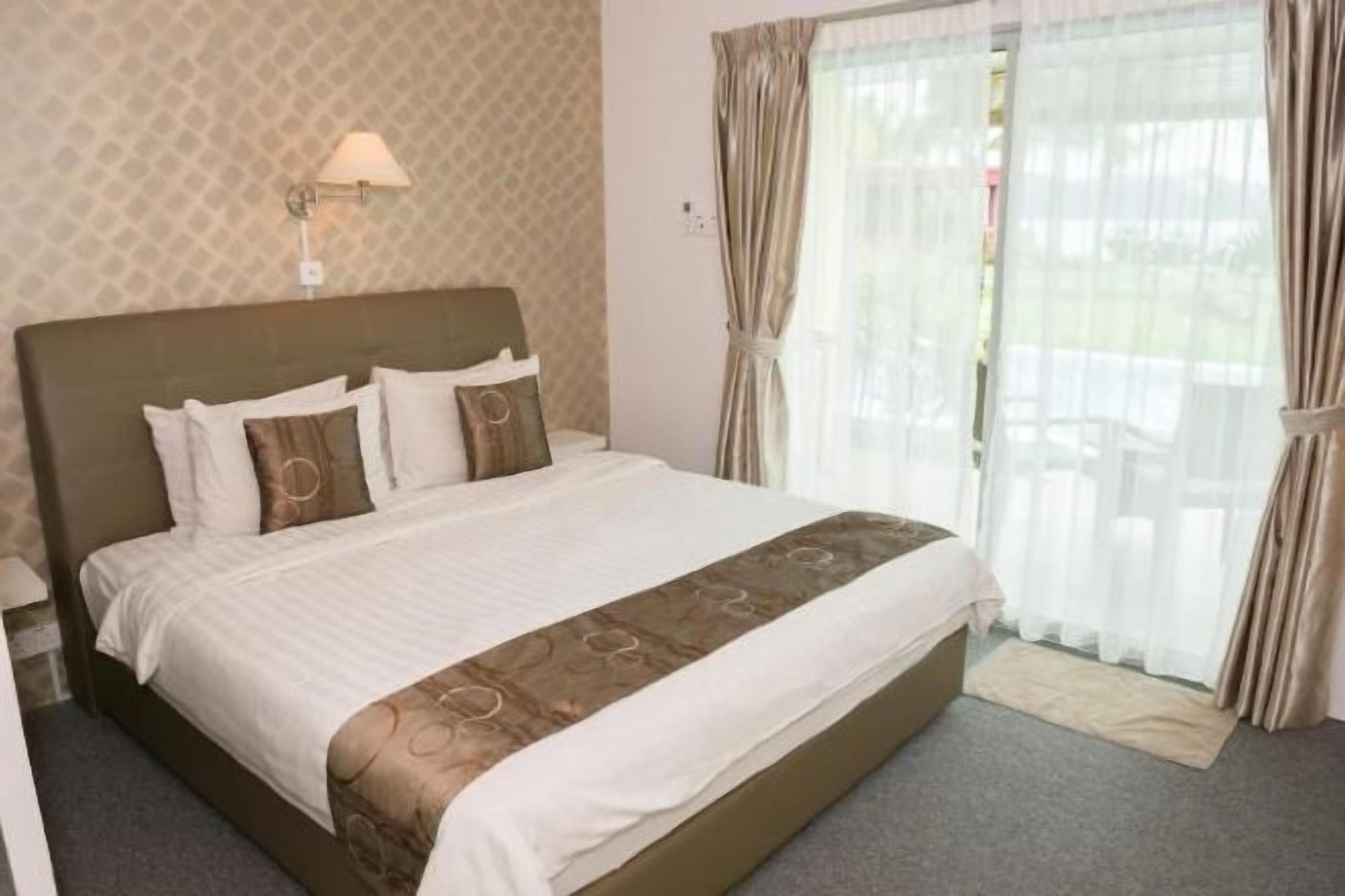 1 bedroom, minibar, in-room safe, individually decorated