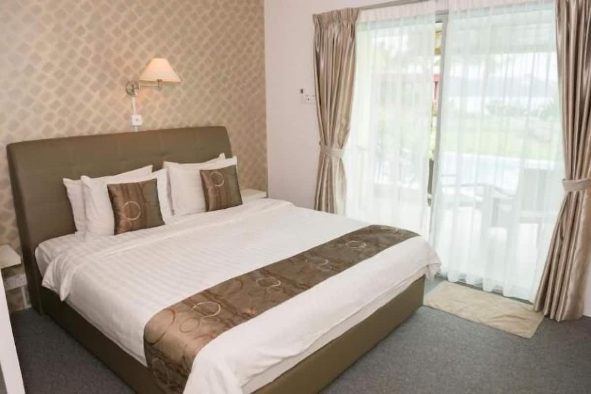 1 bedroom, minibar, in-room safe, individually decorated