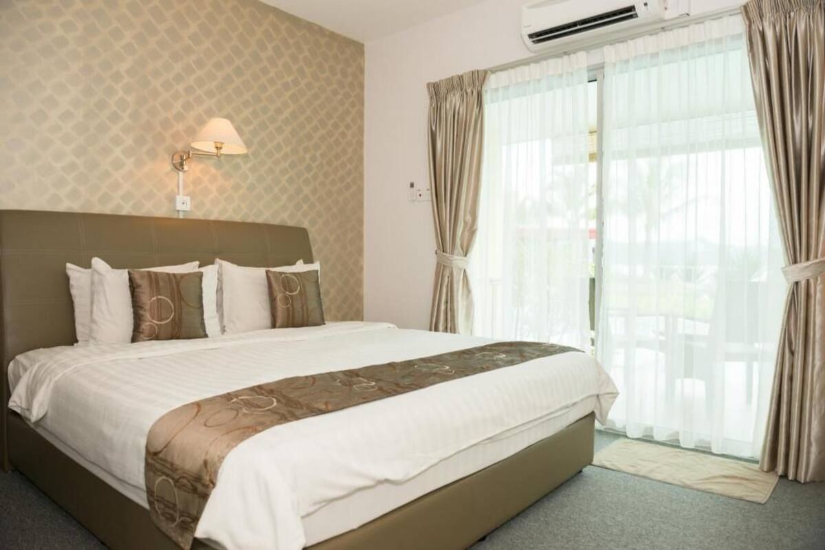 1 bedroom, minibar, in-room safe, individually decorated