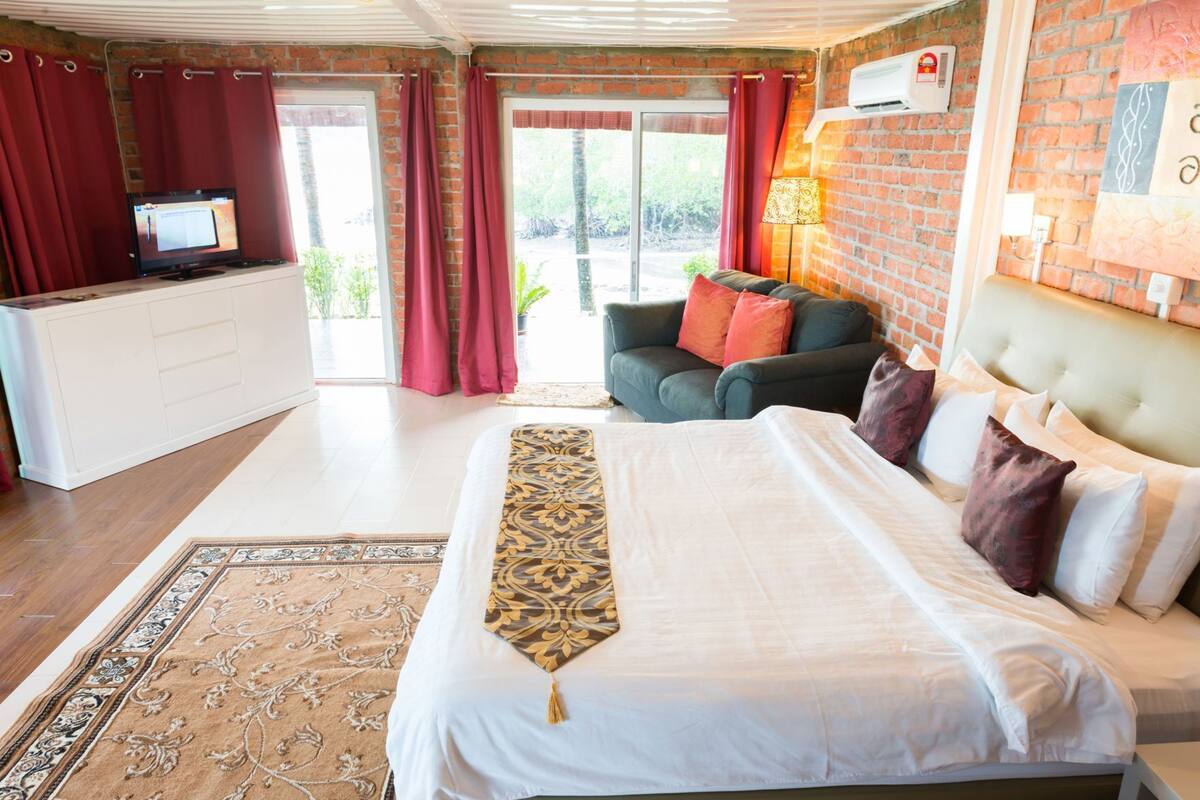 1 bedroom, minibar, in-room safe, individually decorated