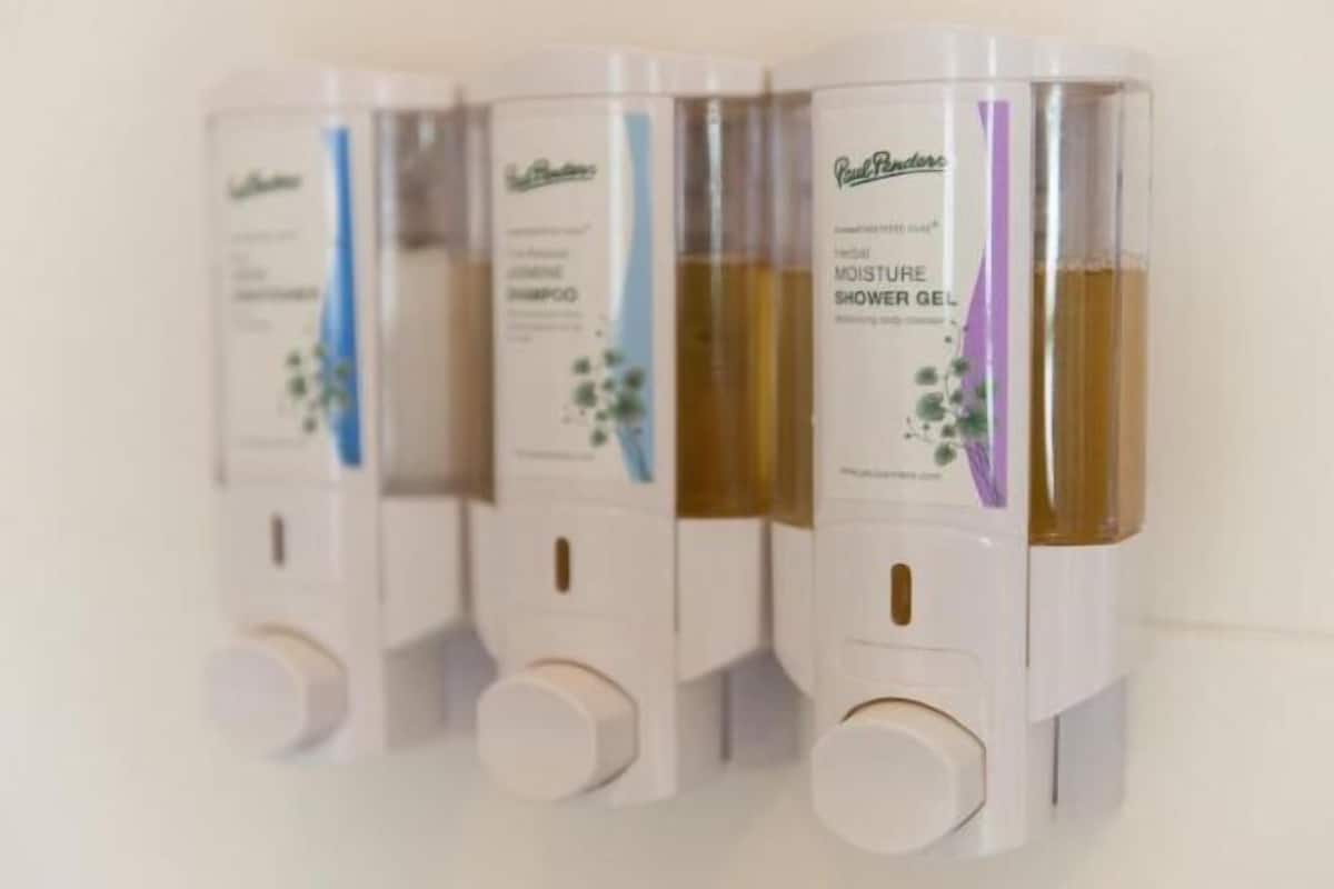 Shower, free toiletries, towels