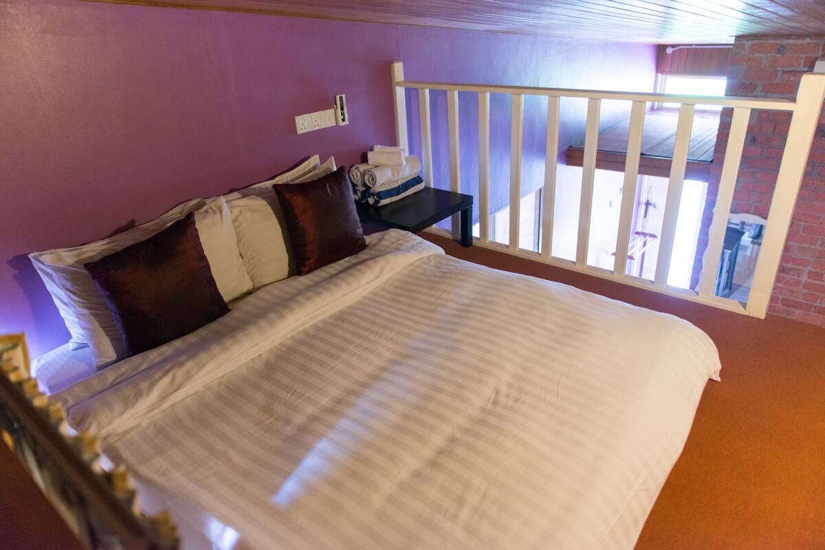 Deluxe Room (C  7) | 1 bedroom, minibar, in-room safe, desk