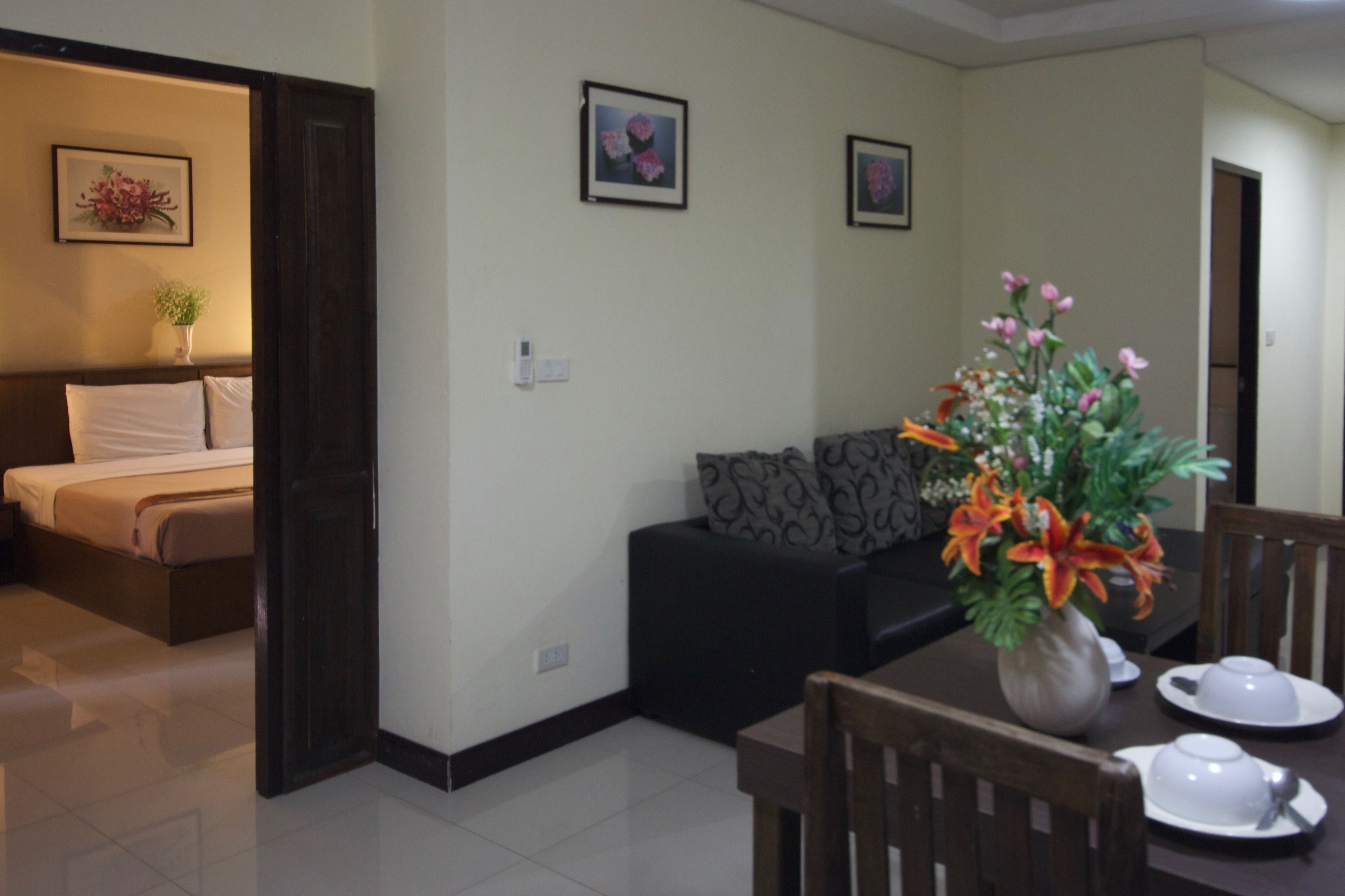 one bedroom grand suite | desk, blackout curtains, free wifi