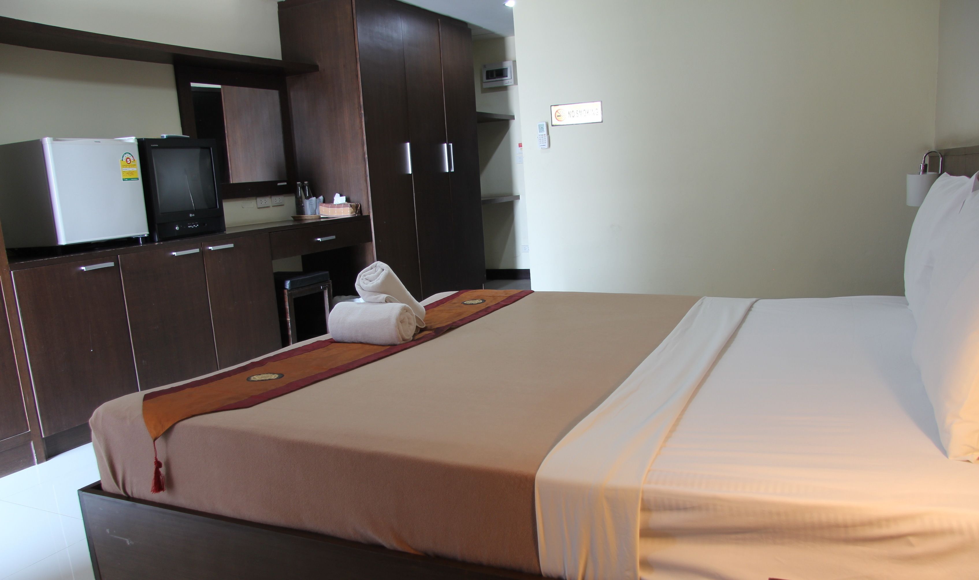 deluxe room, 1 bedroom, non smoking | desk, blackout curtains, free wifi