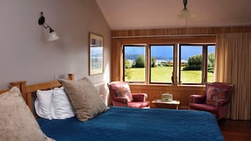 Deluxe-huone | Tallelokero huoneessa, yksilöllisesti sisustettu