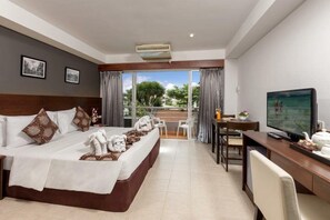 1 室のベッドルーム、セーフティボックス (室内)、デスク、可動式ベッド