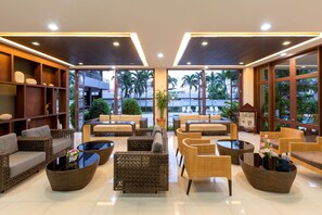 Lobby sitting area - The Holiday Resort Pattaya (Pattaya)
