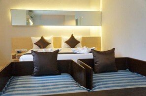 Suite Room | Egyptian cotton sheets, premium bedding, memory foam beds, minibar - Khuangsingh Residence (Chiang Mai)