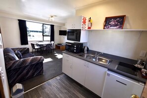 Two Bedroom Suite - Upstairs - Baywatch Motor Lodge (Timaru)