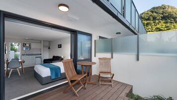 Deluxe Studio Suite | Individually decorated, individually furnished, iron/ironing board