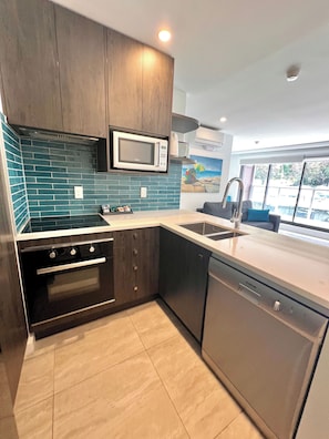Family Apartment, Bay View | Private kitchen | Microwave, stovetop, electric kettle, toaster