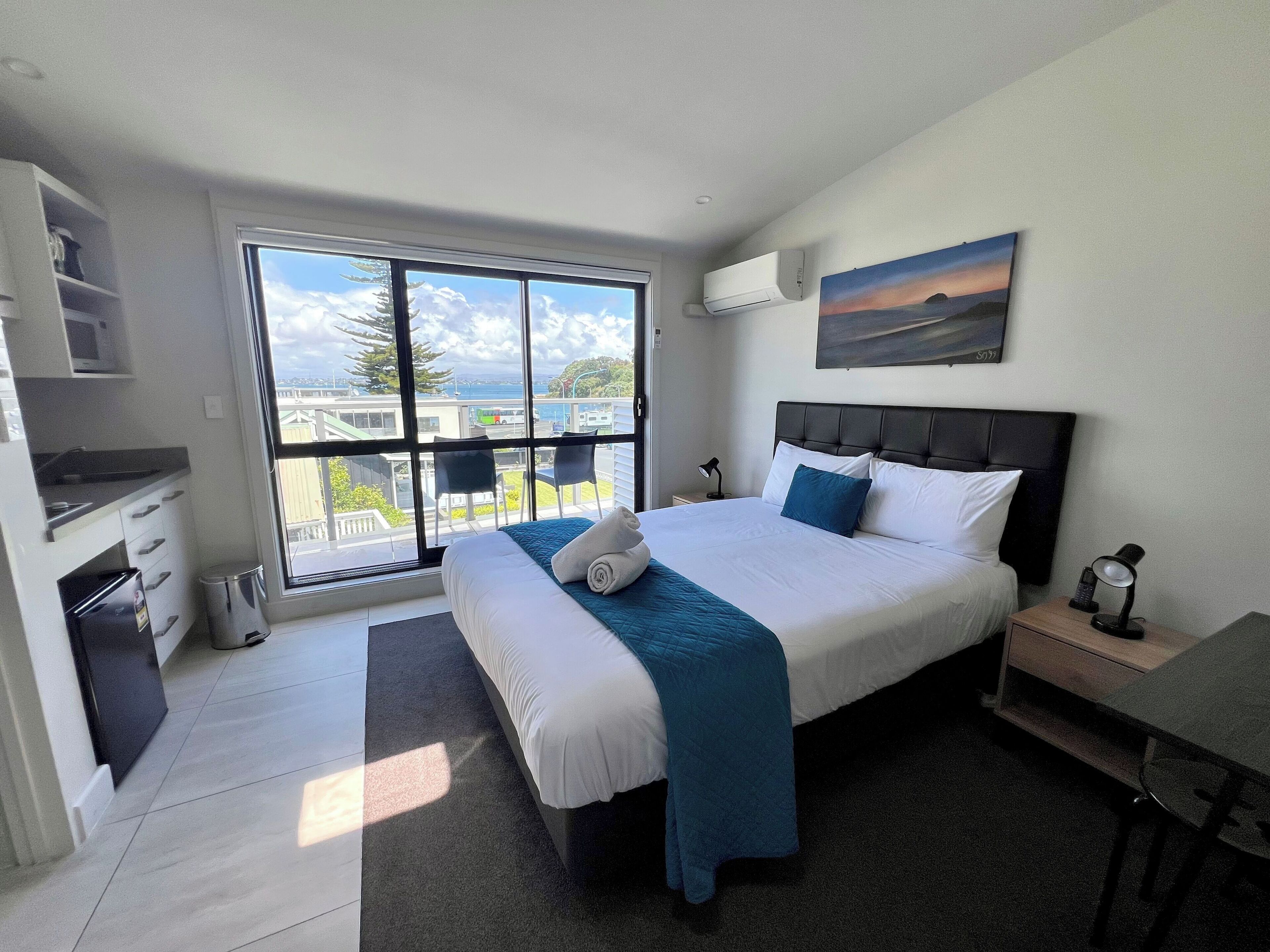 Superior Studio, Bay View | Individually decorated, individually furnished, iron/ironing board