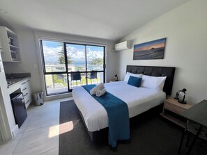 Superior Studio, Bay View | Individually decorated, individually furnished, iron/ironing board