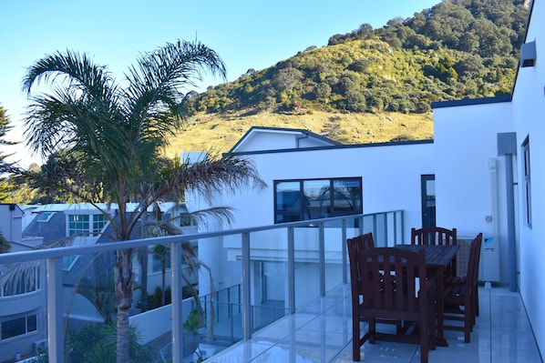 Penthouse Cao cấp | Hiên