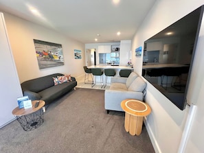 Deluxe Apartment | Living area | 32-inch Smart TV with digital channels - 6 on Adams  (Tauranga)
