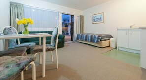 Living area - Outrigger Motel (Paihia)