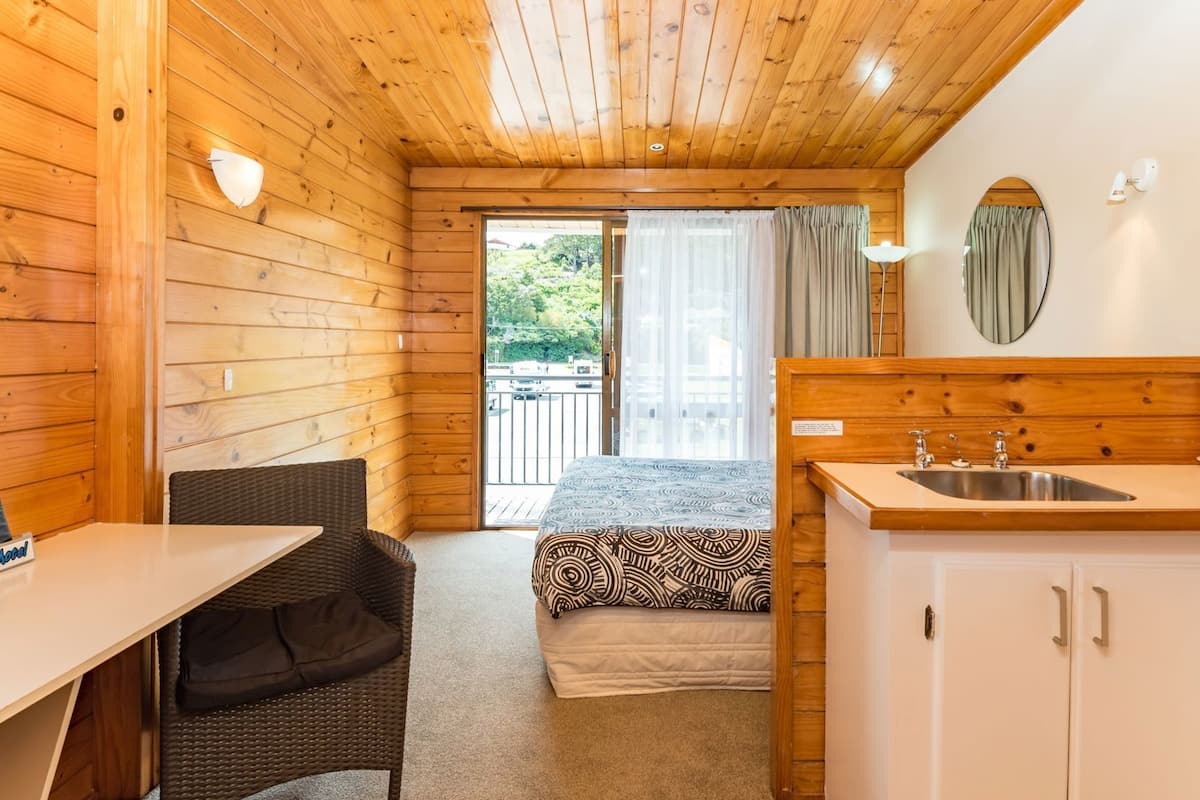 Caja de seguridad en la habitación y sistema de insonorización