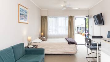 Deluxe Studio | Living area