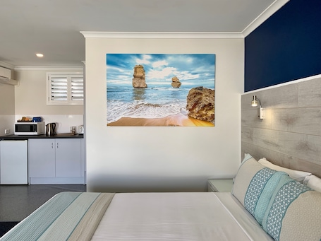 Standard-Zweibettzimmer | Verdunkelungsvorhänge, Bügeleisen/Bügelbrett, Babybetten. Apollo Bay Waterfront Motor Inn