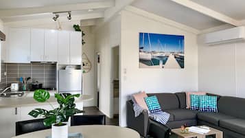 Villa, 2 chambres | Coin séjour