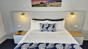 Blackout curtains, iron/ironing board, cots/infant beds, free WiFi - Apollo Bay Waterfront Motor Inn (Apollo Bay)