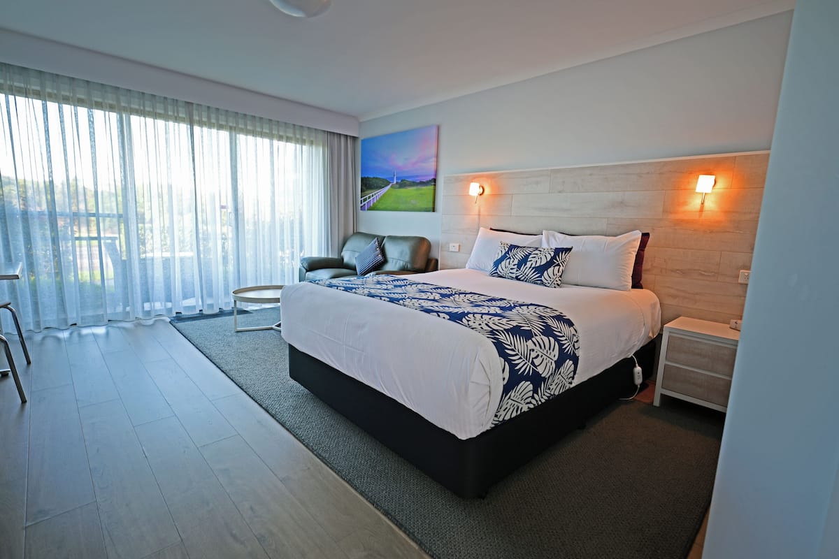 Deluxe-Zimmer, Whirlpool, Gartenblick (Not suitable for children) | Verdunkelungsvorhänge, Bügeleisen/Bügelbrett, Babybetten