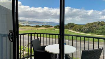 Huoneisto, 2 makuuhuonetta, valtamerinäköala | Näkymä parvekkeelta