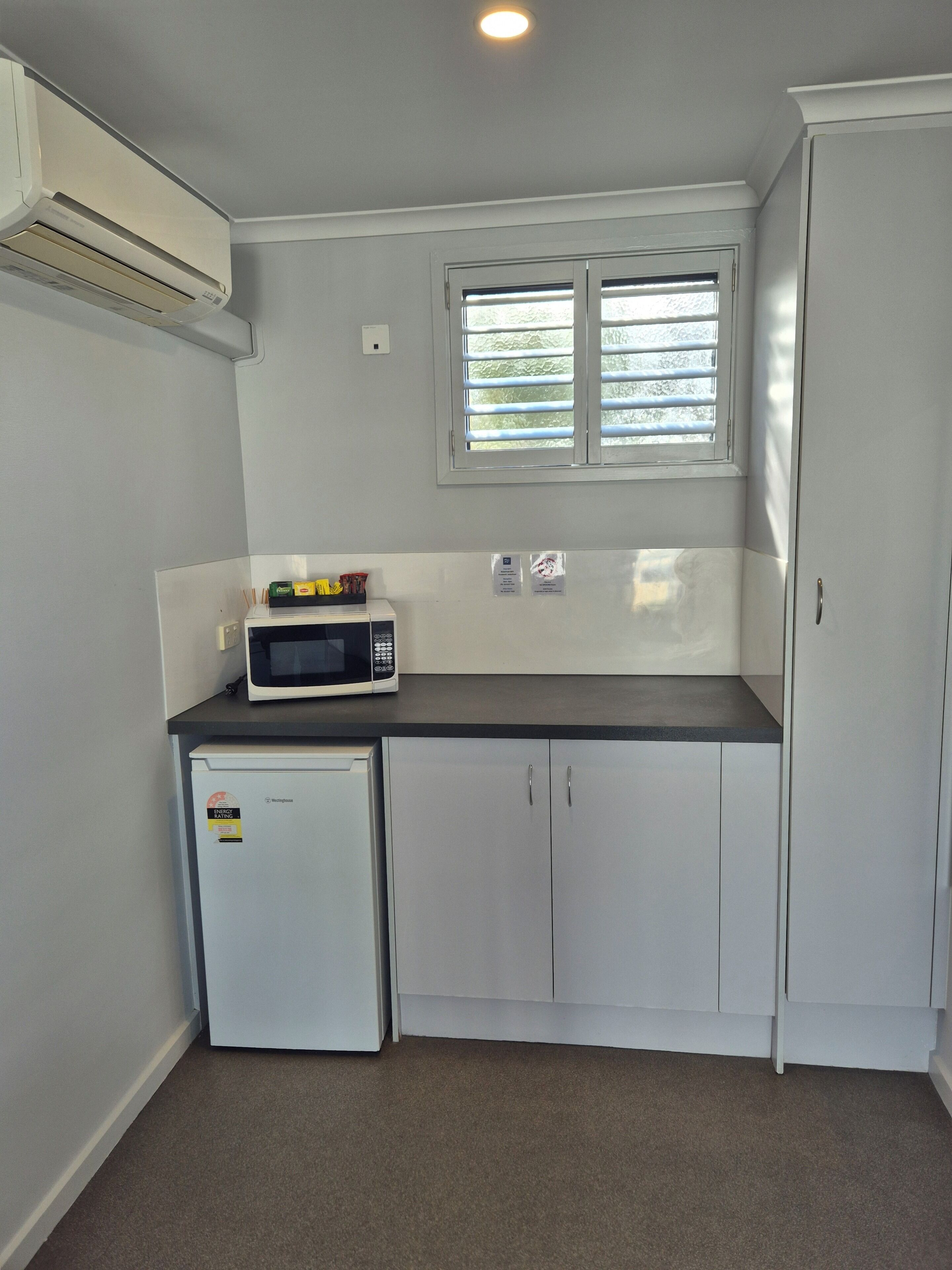 Standard Twin Room | Private kitchenette | Fridge, microwave, electric kettle, toaster